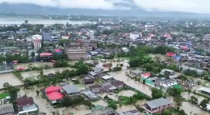 ভারী বৃষ্টিপাতের জেরে প্লাবিত ইম্ফলের বিস্তীর্ণ এলাকা