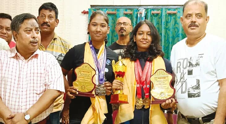 ন্যাশনাল পাওয়ার লিফ্টিংয়ে পদক, দুই কিশোরীকে সংবর্ধনা