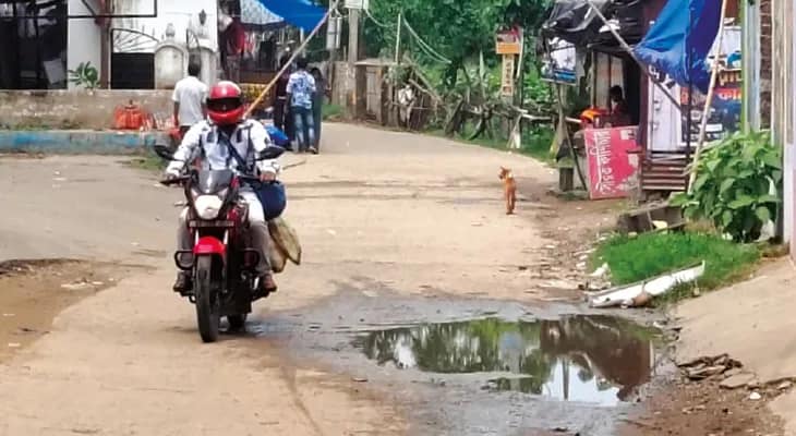 ট্যাকের ঘাট থেকে হুলোর ঘাট যাওয়ার রাস্তা বেহাল