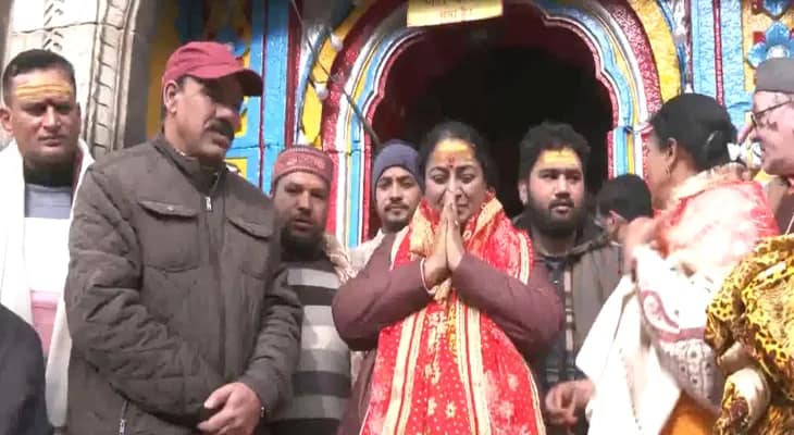 কেদারনাথ মন্দিরে পুজো দিলেন দিল্লির মুখ্যমন্ত্রী রেখা গুপ্তা