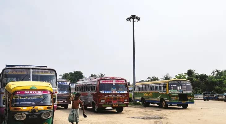 নবদ্বীপঘাট বাসস্ট্যান্ডের বাতিস্তম্ভের আলো দীর্ঘদিন ধরে অকেজো, ক্ষোভ