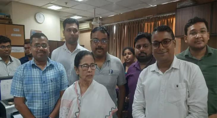 নবান্নে ঢুকে আচমকাই অর্থদপ্তরে পরিদর্শনে গেলেন মুখ্যমন্ত্রী