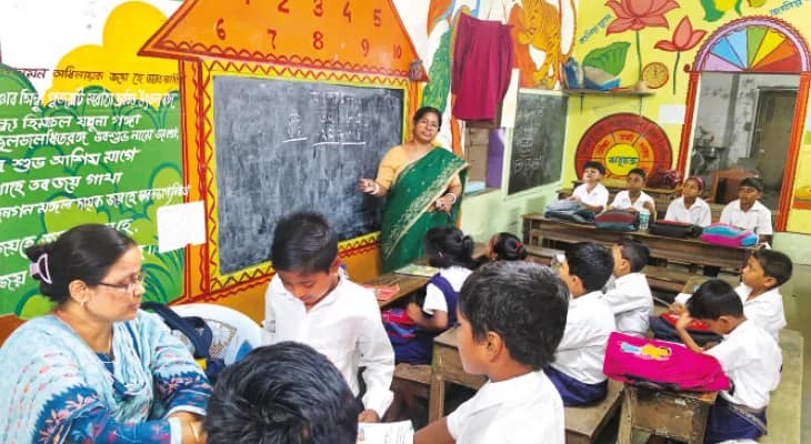 পড়ুয়ারা গরমে হাঁসফাঁস, মর্নিং স্কুল করার দাবি অভিভাবকদের
