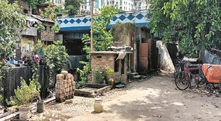৬ সেতুর নীচ থেকে বেআইনি নির্মাণ-দখলদার সরাতে টেন্ডার