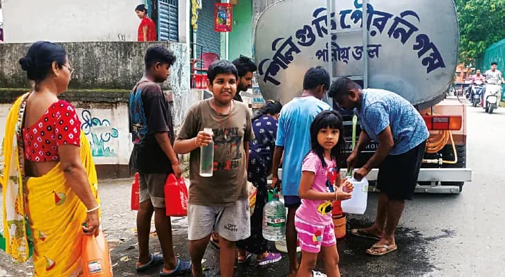 জলের সমস্যা: সঙ্কট চরমে, পুরসভায় বিক্ষোভ বিরোধীদের