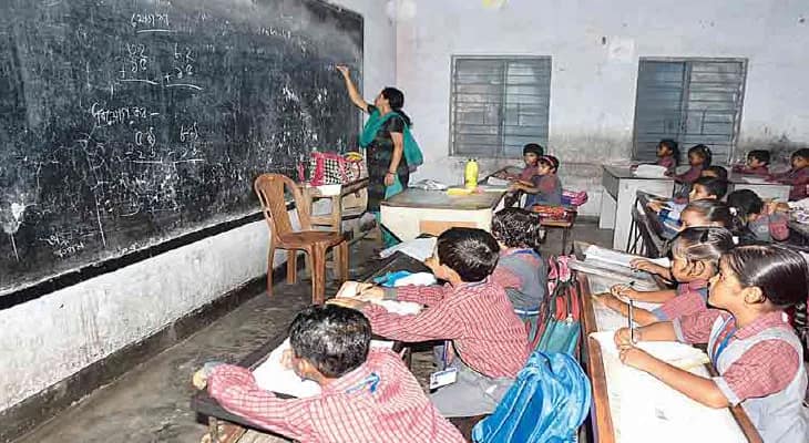 সকালের বদলে দুপুরে বিদ্যালয় চালুর বিজ্ঞপ্তি, ২৪ ঘণ্টার ব্যবধানে দু’রকম নির্দেশিকা