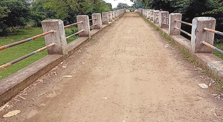 খড়গ্রামের নামু যাদবপুরে ব্রাহ্মণীর উপর প্রস্তাবিত সেতুর স্থান পরিদর্শন