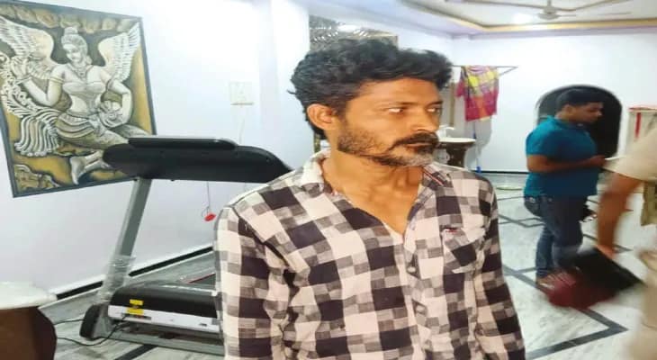 মার্বেলের বাড়ি, ঘরে পিতলের বাসন ধৃতের ঘরে ঢুকে হতবাক পুলিস!