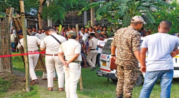 পরিযায়ী শ্রমিকের বাড়ির মাটি খুঁড়ে মিলল যুবকের দেহ, রহস্য