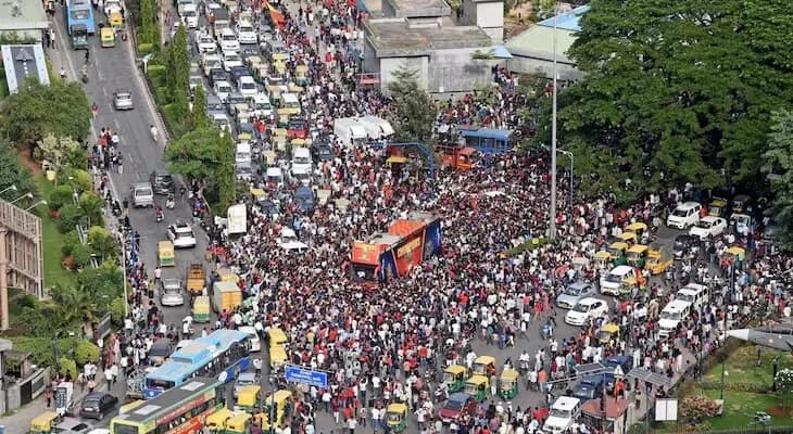 চিন্নাস্বামীতে পদপিষ্ট কাণ্ড: এফআইআর দায়ের হল আরসিবি ও কর্ণাটক ক্রিকেট বোর্ডের বিরুদ্ধে, ১০ জুন আদালতে পরবর্তী শুনানি