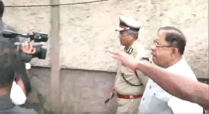 চিন্নাস্বামীতে পদপিষ্ট কাণ্ড: দুর্ঘটনাস্থলে পৌঁছলেন কর্ণাটকের স্বরাষ্ট্রমন্ত্রী জি পরমেশ্বর, বৈঠক করবেন বেঙ্গালুরুর সিপি, পুলিসের উচ্চপদস্থ কর্তা ও রাজ্য ক্রিকেট বোর্ডের আধিকারিকদের সঙ্গে