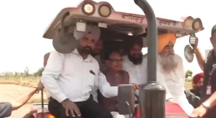 পাঞ্জাবের রাজপুরাতে ট্রাক্টর চালিয়ে কৃষকদের সঙ্গে দেখা করতে গেলেন কেন্দ্রীয় কৃষিমন্ত্রী শিবরাজ সিং চৌহান