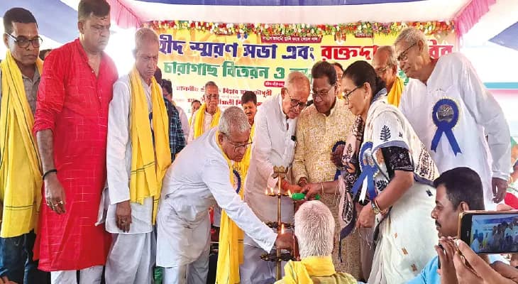 দাসপুরে শহিদ স্মরণ সভা, চারাগাছ বিলি