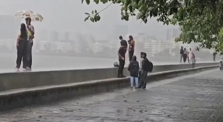 মেরিন ড্রাইভ-সহ মুম্বইয়ের একাধিক এলাকায় ব্যাপক বৃষ্টিপাত
