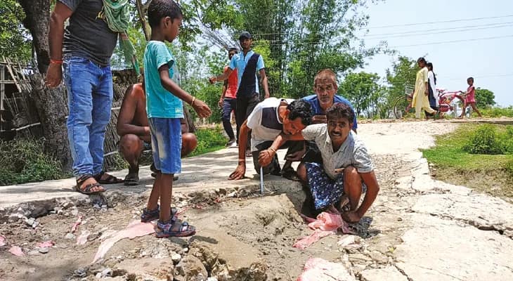 ভূতনির চণ্ডীপুরে তৈরি রাস্তা এক মাসেই বেহাল, ক্ষোভ