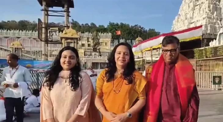 অন্ধ্রপ্রদেশের তিরুমালা মন্দিরে পুজো দিতে গেলেন আরবিআইয়ের ডেপুটি গভর্নর টি রবি শঙ্কর
