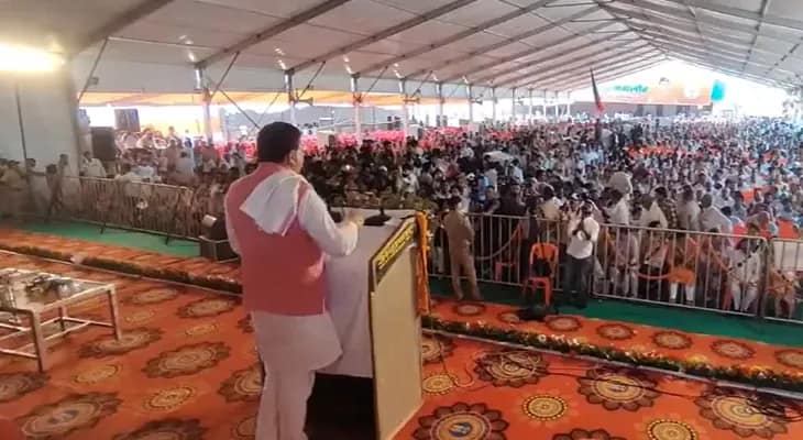 হরিদ্বারে কৃষকদের উদ্দেশে বক্তব্য রাখছেন উত্তরাখণ্ডের মুখ্যমন্ত্রী পুষ্কর সিং ধামি