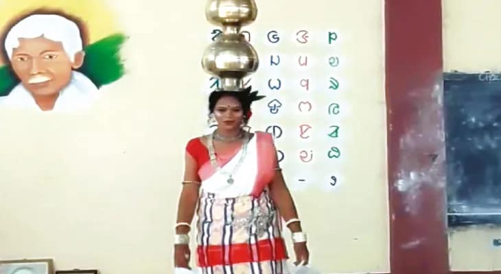 মার্কিন রিয়েলিটির অডিশনে মাথায় ১৩টি কলসি নিয়ে নাচ, আমেরিকা যাবে বিজলি
