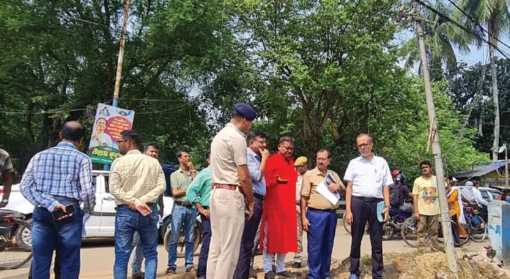তারকেশ্বরে মন্দির যাওয়ার বিকল্প রাস্তা পরিদর্শন করলেন অতিরিক্ত মুখ্যসচিব