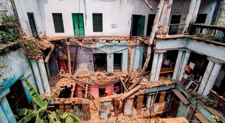 বউবাজারে পুরনো বাড়ি ভেঙে মৃত ১