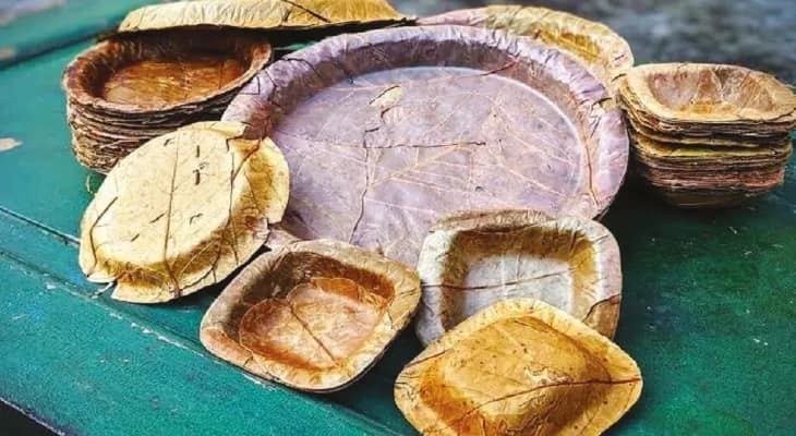 কাঁকসায় শালপাতার থালা তৈরিতে মিলছে না নায্য মজুরি