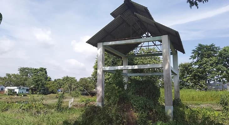 শীতলকুচি: বর্ষায় শ্মশানঘাট বেহাল, বৃষ্টিতে শব সৎকার করতে বিপাকে পরিজনরা
