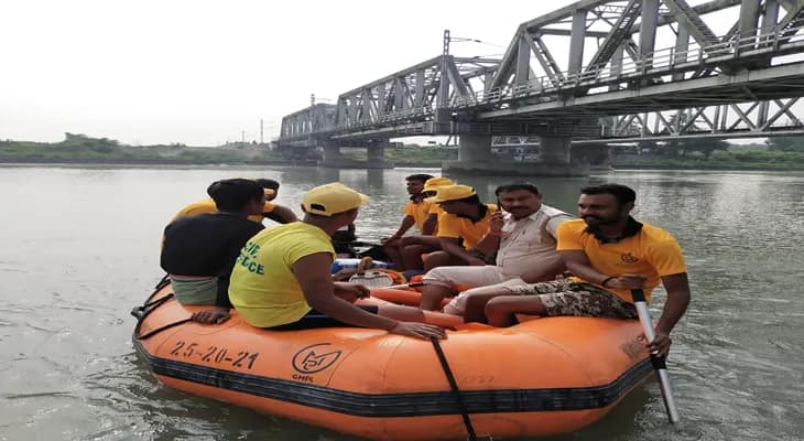জলঢাকায় তলিয়ে যাওয়া যুবকের খোঁজে তল্লাশি