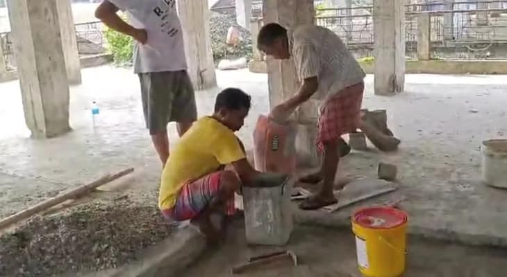 নিজেদের উদ্যোগে ময়নাগুড়ি বাস টার্মিনাস ও শপিং কমপ্লেক্সের ছাদ সংস্কার শুরু করলেন ব্যবসায়ীরা
