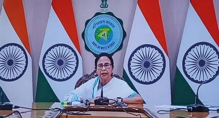 কোভিড নিয়ে  আতঙ্ক নয়,  বার্তা মুখ্যমন্ত্রীর