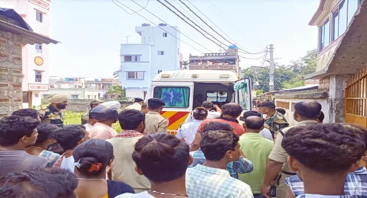 হোয়াটসঅ্যাপে স্ত্রীকে ‘সুইসাইড বার্তা’ পাঠিয়ে আত্মঘাতী বিএসএফ জওয়ান