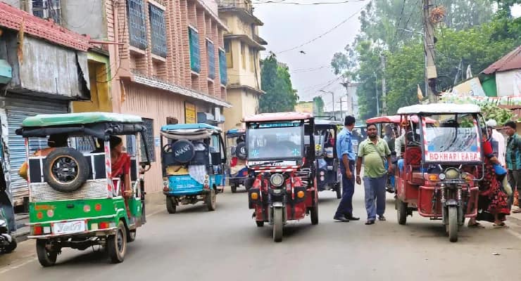 সিউড়িতে ৮ ঘণ্টা করে দু’ধাপে চলবে টোটো