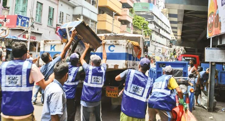 ভবঘুরে- ফুটপাতবাসীদের তল্পিতল্পা সরানো  হলেও নাইট শেল্টারে যেতে রাজি নয় কেউ