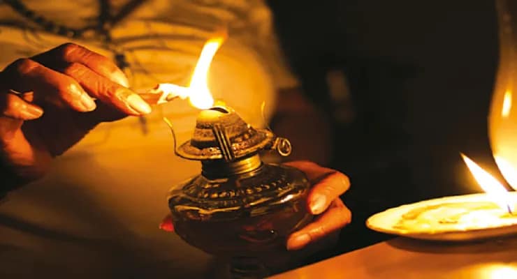 ঘণ্টার পর ঘণ্টার বিদ্যুৎ নেই রানাঘাটে,  শান্তিপুরের পাওয়ার হাউস ভাঙচুর, ধৃত ৯
