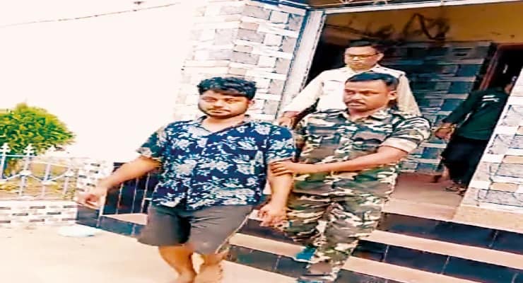 ইমারতি সামগ্রীর টাকা হাতিয়ে গ্রেপ্তার ১