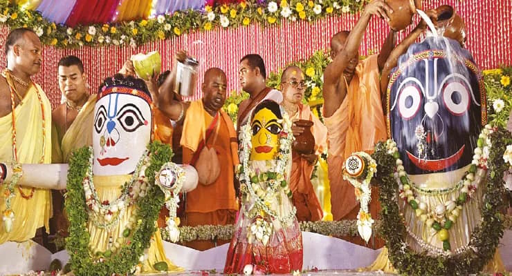 ইসকনের রাজাপুর মন্দিরে জগন্নাথদেবের স্নানযাত্রা