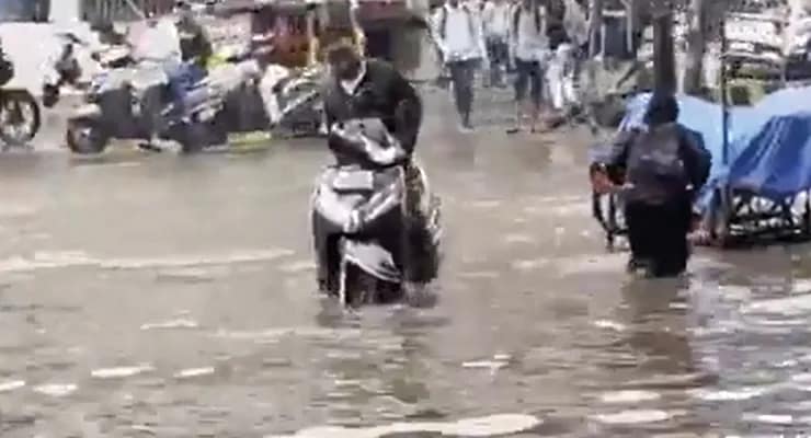 ভারী বৃষ্টির জেরে জলমগ্ন হায়দরাবাদ শহরের একাংশ