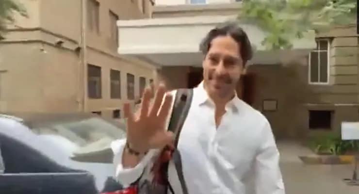ইডির দপ্তরে হাজিরা দিলেন অভিনেতা ডিনো মোরিয়া