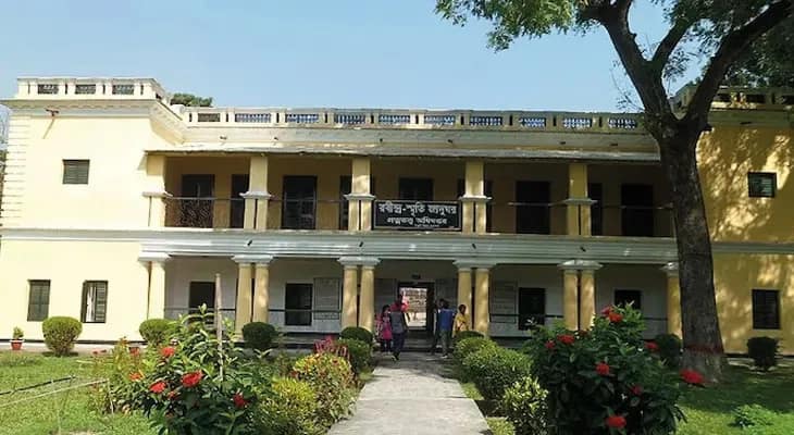 বাংলাদেশে কবিগুরুর পৈতৃক বাড়িতে ভাঙচুর, নরেন্দ্র মোদিকে চিঠি মমতার
