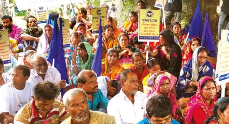 ‘সুন্দরবন সত্যাগ্রহ’: বনদপ্তরের সামনে ক্ষুদ্র মৎস্যজীবীদের ধরনা, রেঞ্জারকে স্মারকলিপি