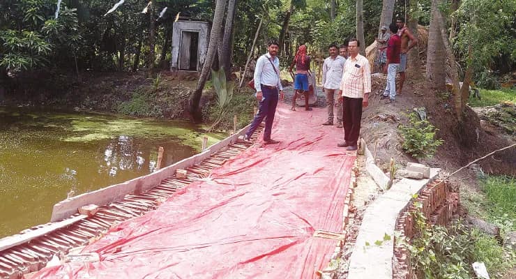 সাড়ে ৬ লক্ষ টাকা ব্যয়ে রাস্তা ঢালাই