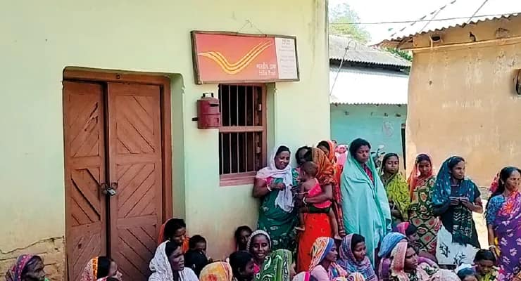 ৫০ বছরের ডাকঘর সরানো হবে, খবরে তপ্ত বারিকুল, তালাবন্দি মাস্টার