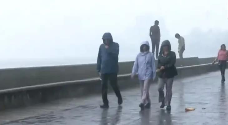 মুম্বইতে ব্যাপক বৃষ্টি, জলমগ্ন একাধিক এলাকা
