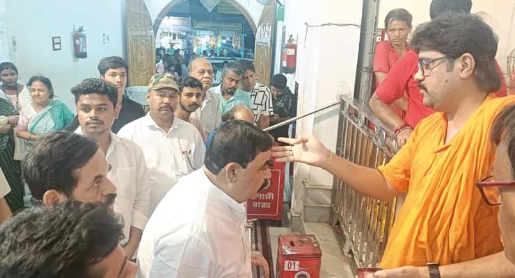 আজ সন্ধ্যায় নৈহাটির বড়মার মন্দিরে পুজো দিলেন তৃণমূল নেতা অনুব্রত মণ্ডল