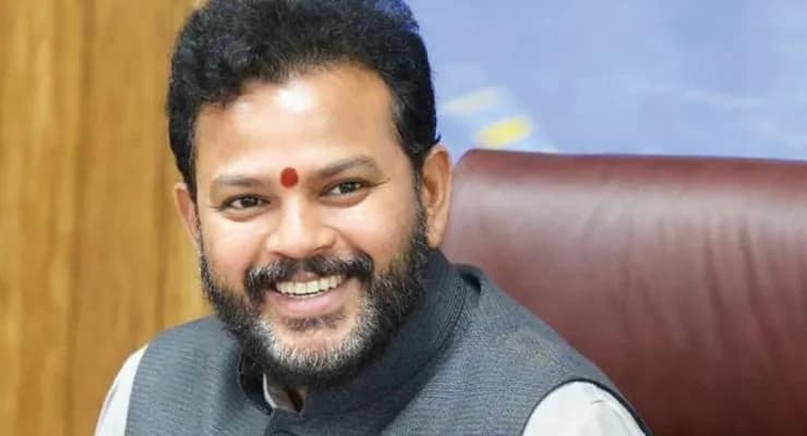 উড়ানের নিরাপত্তা নিয়ে আজ সকালে উচ্চ পর্যায়ের বৈঠক ডেকেছেন কেন্দ্রীয় অসামরিক বিমান পরিবহণমন্ত্রী রামমোহন নাইডু কিঞ্জারাপু