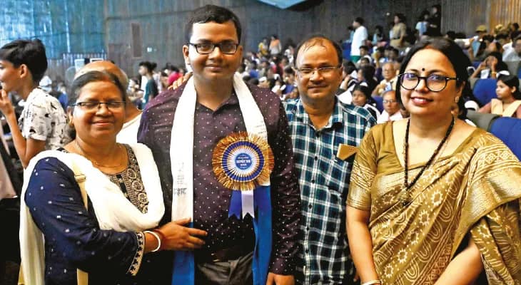 নিটেও নজরকাড়া সাফল্য পেলেন বর্ধমানের রূপায়ণ, দুঃস্থ মানুষের পাশে থাকতেই চিকিৎসক হতে চান