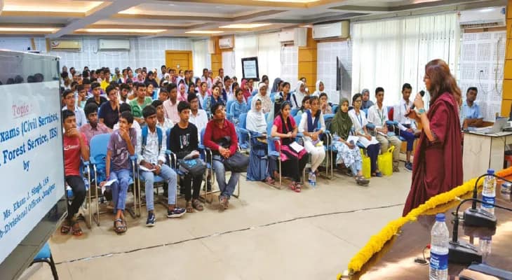 ছাত্রছাত্রীদের জন্য কেরিয়ার ওরিয়েন্টেশন প্রোগ্রাম আয়োজন মহকুমা শাসকের