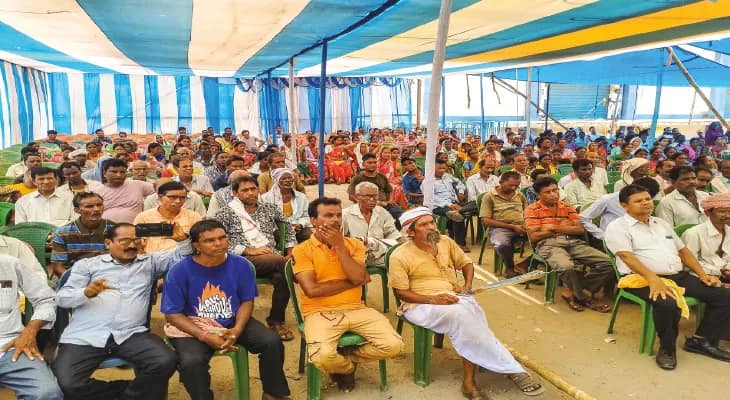 ব্লকে মিছিল, জানেনই না সভাপতি!