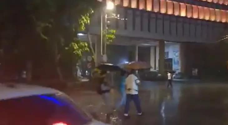 মুম্বইয়ের একাধিক এলাকায় হাল্কা বৃষ্টি চলছে