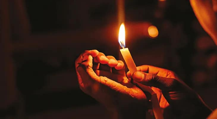 রামপুরহাটে ঘণ্টার পর ঘণ্টা ধরে বিদ্যুৎ বিপর্যয়