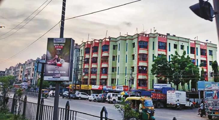 বিমানবন্দর চত্বরে ছেলের ফ্ল্যাট, ঘুম নেই মা-বাবার